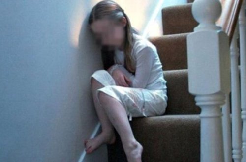 Qadın 65 dollara yeniyetmə qızına təcavüz etməyə icazə verdi - foto