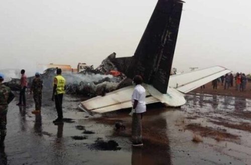 Daha bir qəza: Təyyarə üç hissəyə bölündü