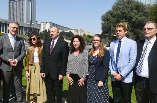 Prezident və xanımı Böyük Vətən müharibəsi veteranları ilə görüşdü - FOTO