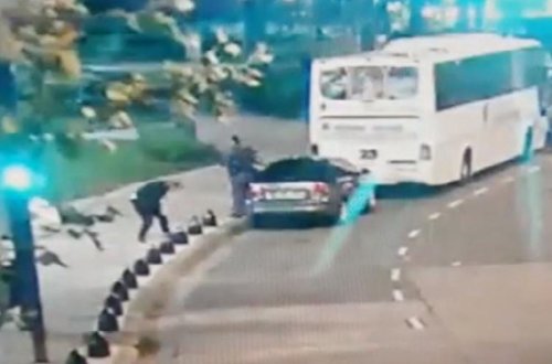 Deputat parlament qarşısında güllələndi – Video