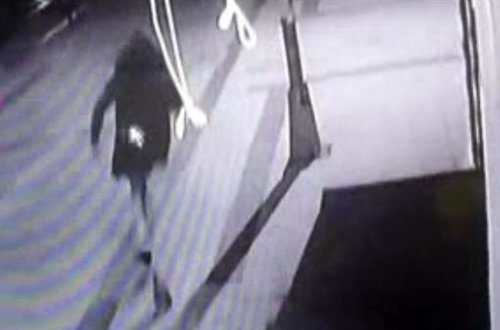 İki kişi qadını döyüb başına oyun açdılar - FOTO