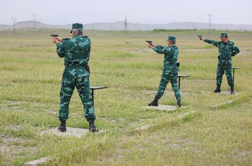 В Нахчыване состоялось первенство по стрельбе среди военнослужащих (ФОТО)