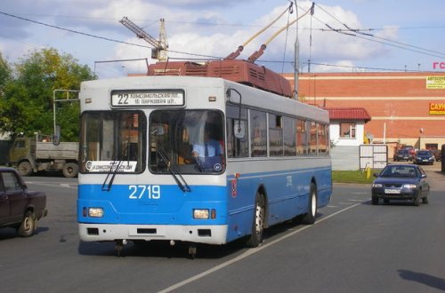 В России автомобиль врезался в троллейбус: есть жертвы