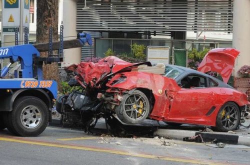 Moskvada “Ferrari” qəza törətdi - VİDEO