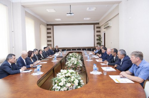 KƏND TƏSƏRRÜFATI NAZİRLİYİNDƏ FERMERLƏR ŞURASININ NÖVBƏTİ TOPLANTISI KEÇİRİLİB