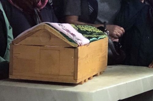 Dəfn zamanı RƏZALƏT: Tabut yerə düşdü və... - VİDEO