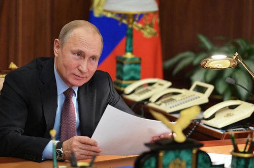 Putin hər kəsin gözü qarşısında üzü üstə yerə yıxıldı - VİDEO