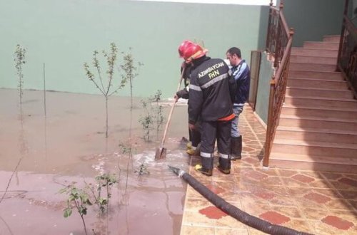 Yağış suları Gəncədə evlərə doldu - FHN HƏRƏKƏTƏ KEÇDİ/FOTO