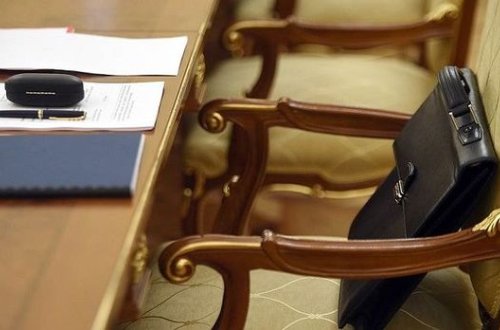 Azərbaycanda vəzifəli şəxs iş yerində öldü