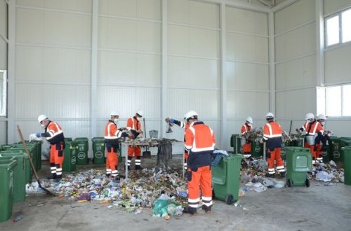 Bakının yeddi rayonuna yeni zibil konteynerləri qoyulub - FOTO