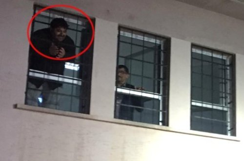 Kişinin başı dəmir barmaqlıqlara ilişib qaldı - fotolar