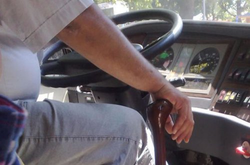 В Баку пассажир напал на водителя автобуса - ВИДЕО