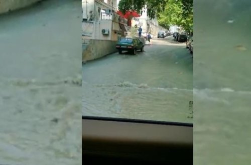 Bakının mərkəzini su basdı - VİDEO