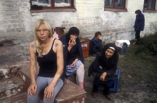 Qadın həbsxanasına dəhşətlər - Bakirəliyin itirilməsi, faciəvi ölümlər...