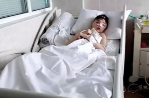 Anadan DƏHŞƏTli əməl-Maşının qapısını açıb uşağı tulladı 