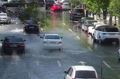 Bakının mərkəzində su kəmərindəki qəza aradan qaldırılıb