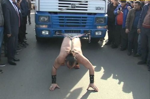 Azərbaycanlı pəhləvan növbəti dəfə rusiyalıları heyrətə gətirdi - VİDEO