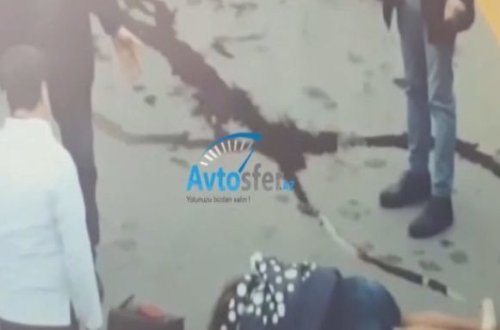 Водитель умер за рулем и наехал на пешеходов - ВИДЕО