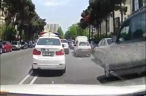 В Баку полицейский автомобиль грубо нарушил правила - ВИДЕО
