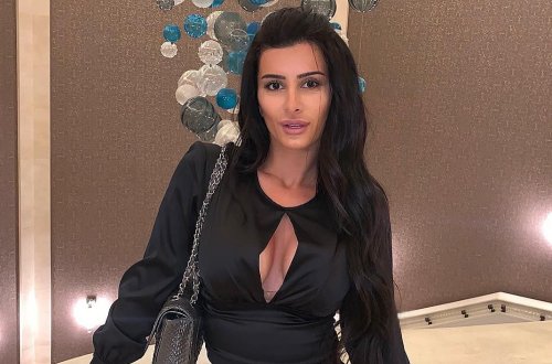 Azərbaycanlı qızın yarıçılpaq fotoları səs-küyə səbəb oldu - FOTO