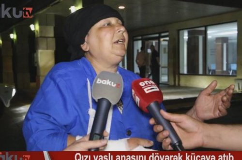 В Баку дочь избила и выдворила мать из квартиры - ВИДЕО