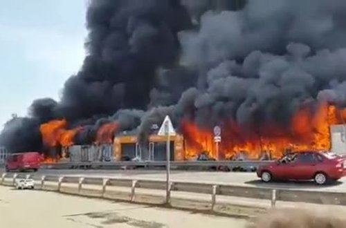 Bakıda marketdə güclü yanğın, xəsarət alanlar var