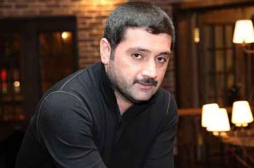 İzzət biabır etdi: “Soyunub, çılpaq fotolarını…” - VİDEO