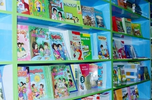 В Азербайджане издательствам поручено снизить вес учебников