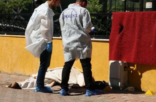 Arvadını avtomobildən düşürüb 14 yerindən güllələdi - Səbəbi şok etdi - foto