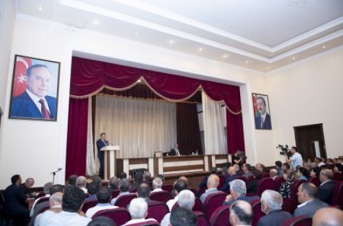 Nazir İnam Kərimov Goranboyda fermerlərlə görüşüb