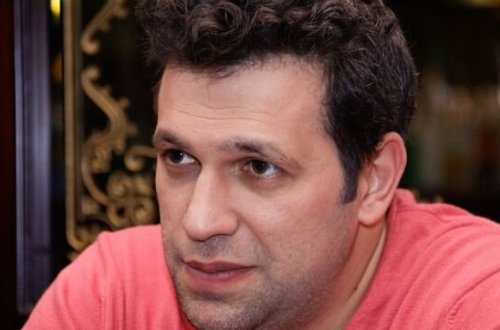 Bu da Taleh Yüzbəyovun blogger xanımı və övıadları - FOTO