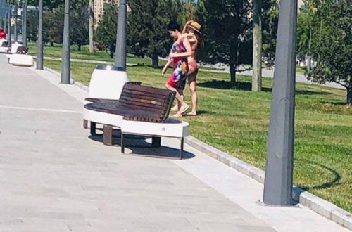 Bakı bulvarında qızlar çılpaq günəşləndi - FOTO