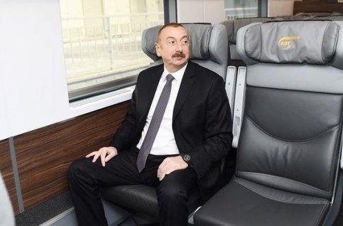Ильхам Алиев отправился на поезде в Бакиханов и Кешля - ФОТО