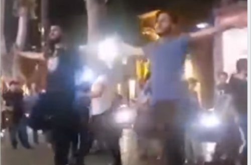 Gənclər erməni mahnısını kəsib Azərbaycan mahnısına rəqs etdi - VİDEO