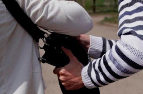 Разбой в торговом центре в Баку - ВИДЕО