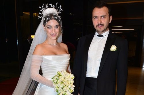 Hazal Kaya hamilə olduğunu etiraf etdi