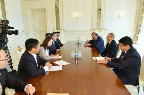 Ильхам Алиев принял китайского министра