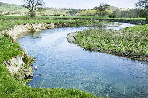 Üç yaşlı uşaq çayı keçərkən suda boğulub öldü