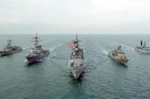 ABŞ-ın döyüş gəmilərə boğazı keçdi - Ölkə TƏŞVİŞ İÇİNDƏ