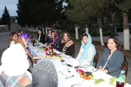 Первый вице-президент Азербайджана приняла участие в ифтаре - ФОТО