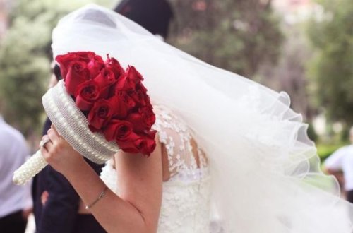 Gəlin maşınında gəlinin etdiyi hərəkət qalmaqal yaratdı - video