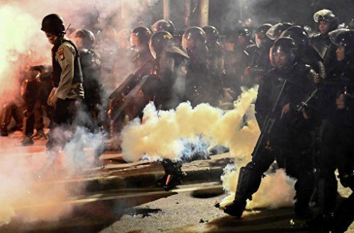 Число пострадавших в протестах в Джакарте превысило 900