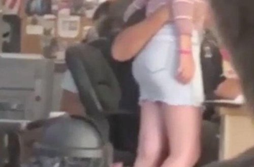 Müəllimin şagirdinə qarşı əxlaqsızlığı gizli kameraya düşdü - VİDEO