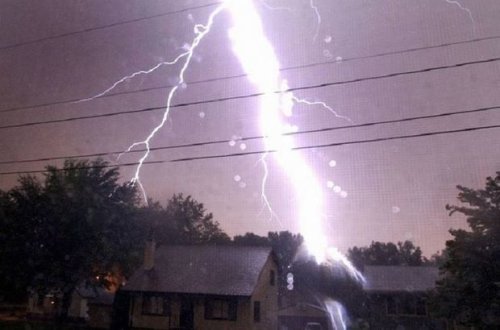 Молния сожгла жилой дом в Загатале