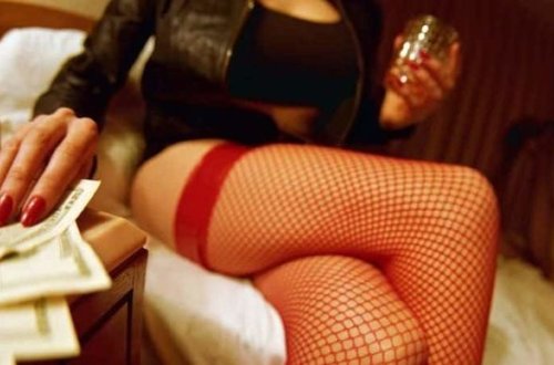 İki iraqlı turist Bakıda eyni qadınla sekslə məşğul oldu, qarət edildi