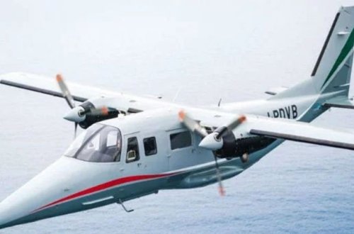 İş adamı məşhur azərbaycanlı aşığa təyyarə bağışladı