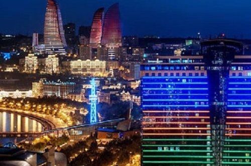 Bakıda insanlar əllərində bayraqla küçələrə çıxıblar – VİDEO