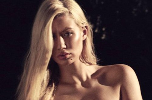 Müğənninin çılpaq FOTOları internetə sızdırıldı