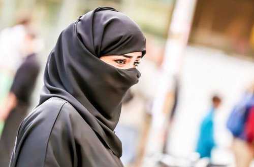 Fransalı deputat: Azərbaycanla müqayisədə Parisdə daha çox başıörtülü qadınlara rast gəlirik