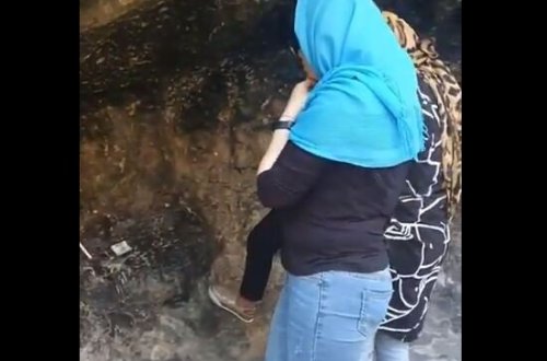 Ziyarətə gedən azərbaycanlı müğənninin qabağına ilan çıxdı - VİDEO